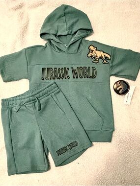 Jurassic World 2-Piece Short Sleeve Hoodie and Shorts Set Size(2T)